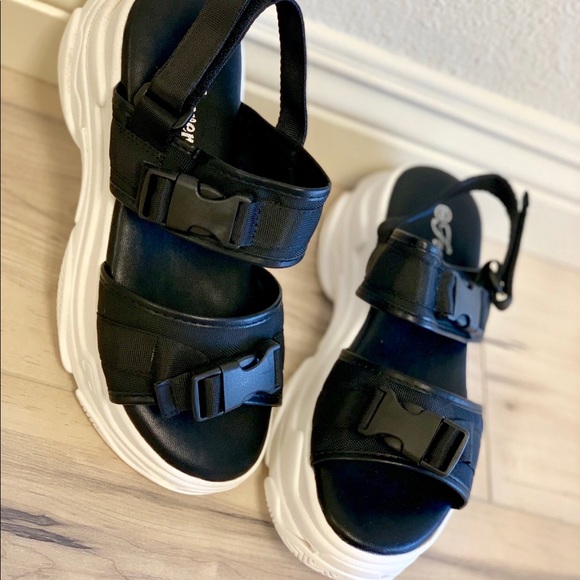 “Sporty” Buckle Platform Sandals - Black - Picture 3 of 8
